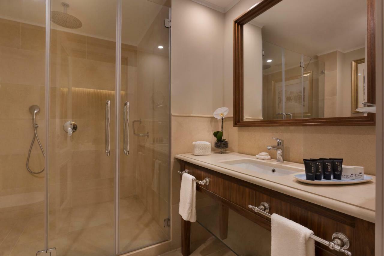 Herbert Samuel Baitulmaqdis Luaran gambar A shower with a sliding door